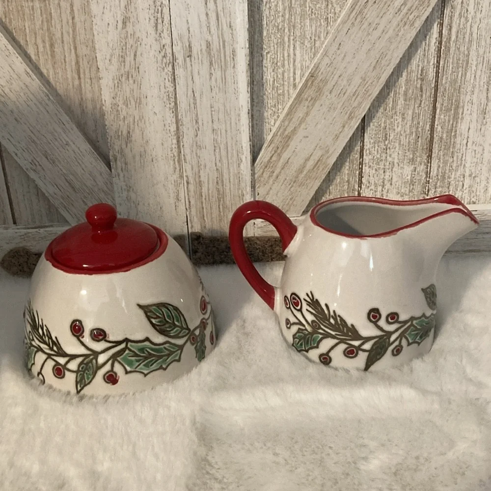 Spectrum Designz Christmas Cream and Sugar Set